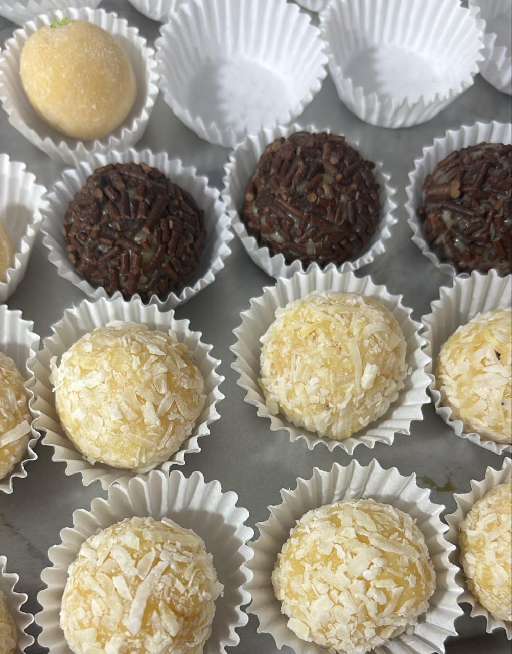 Variedad de sabores de brigadeiros